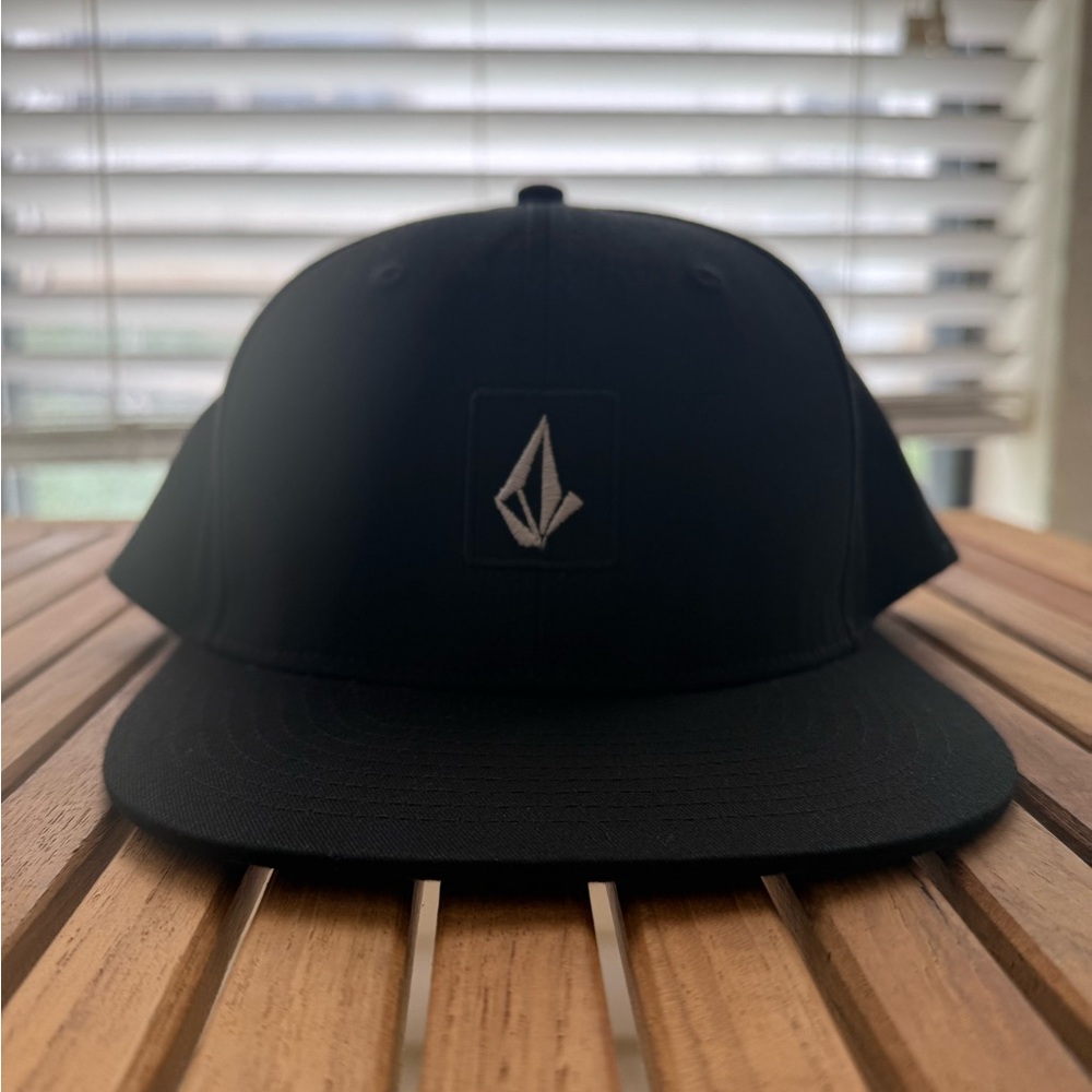 NWOT Volcom Black Snapback